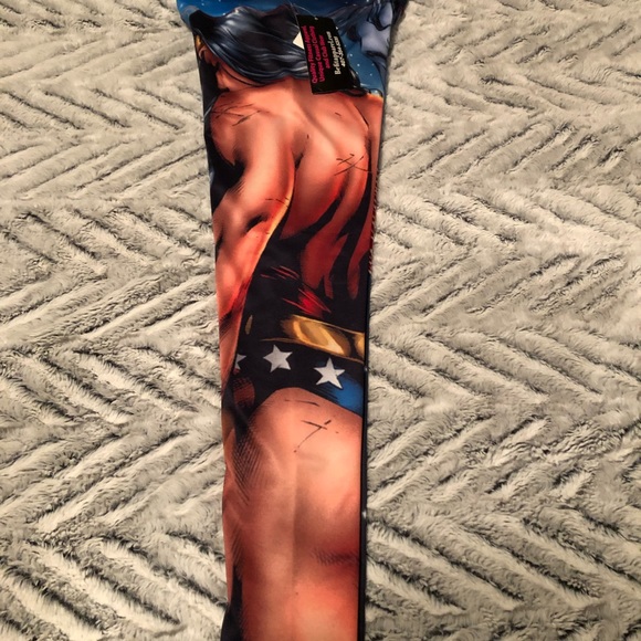 Wonder Woman Leggings NEW💙💜 - Picture 2 of 3
